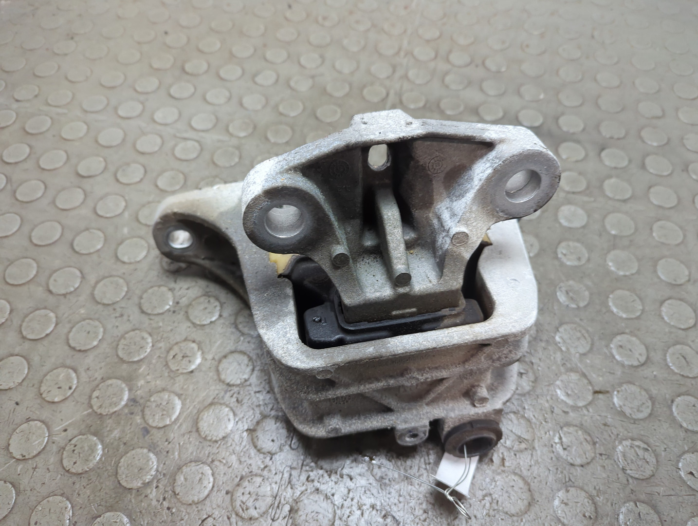 Опора двигателя