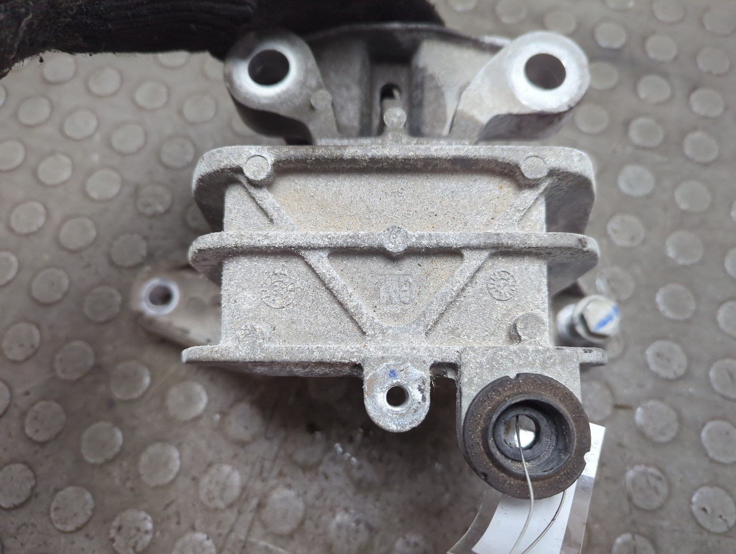 Опора двигателя