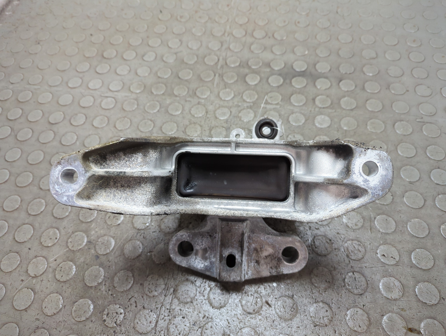 Опора двигателя