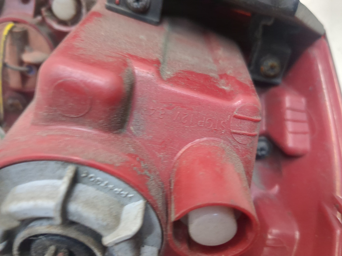 Фонарь задний левый