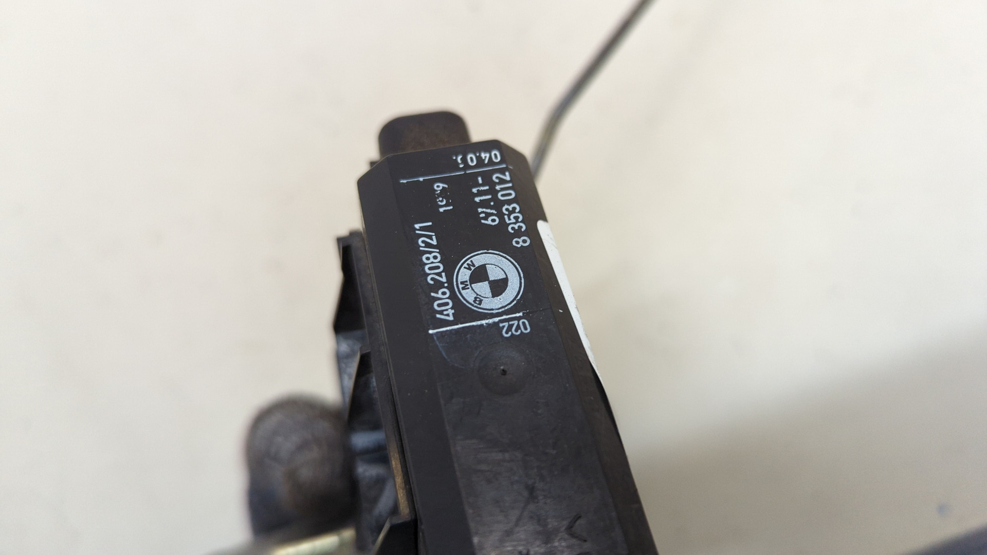 Замок двери передней правой