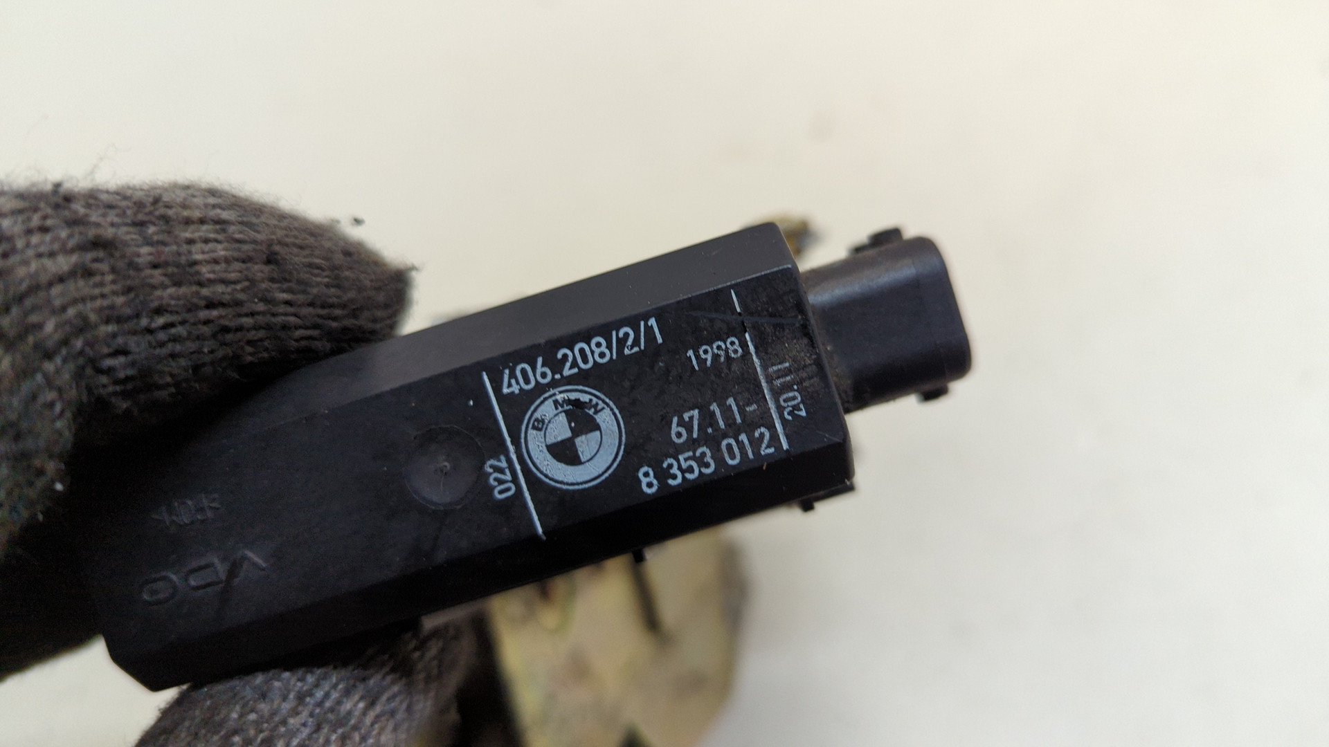 Замок двери передней левой