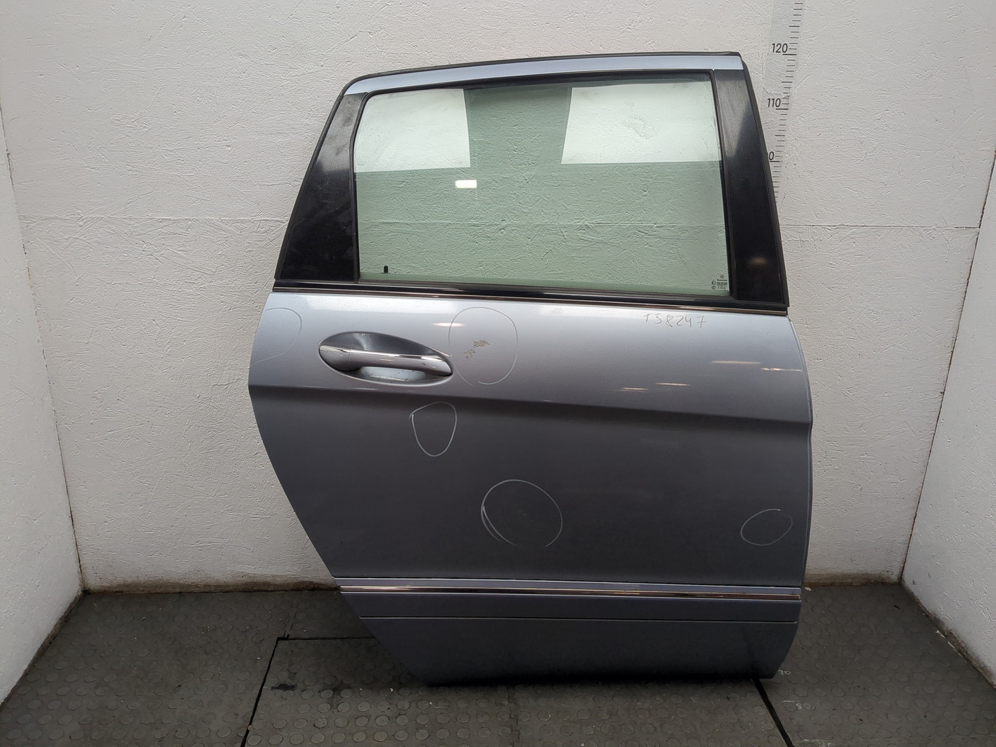 Дверь задняя правая