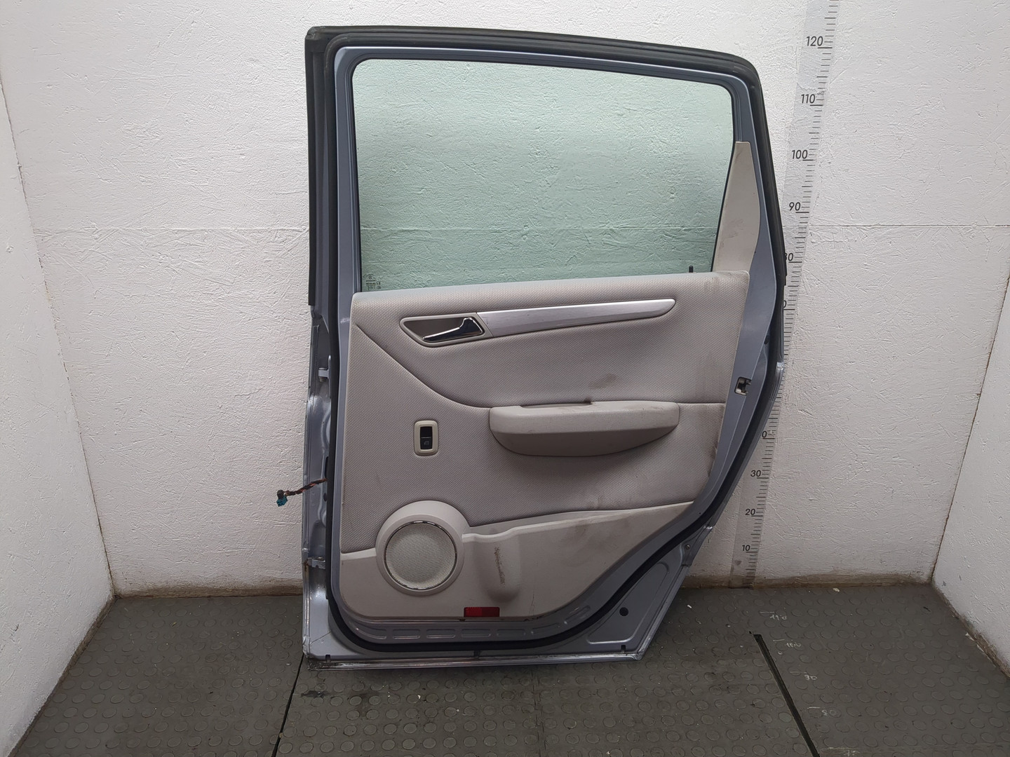 Дверь задняя правая