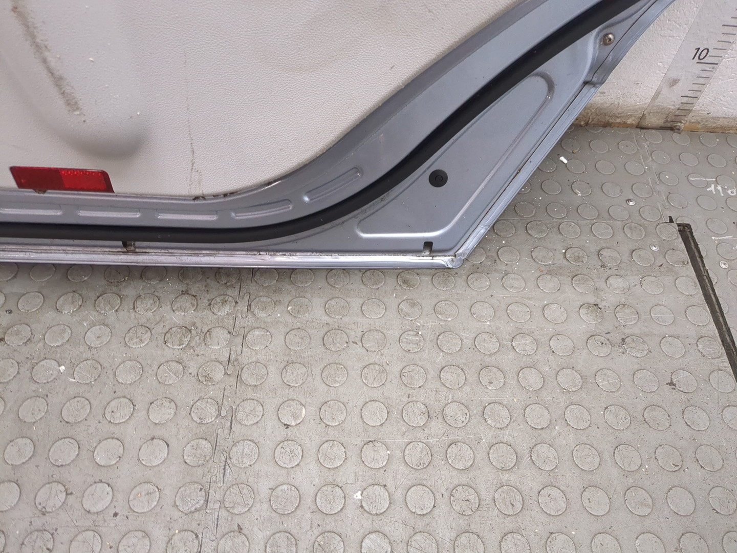 Дверь задняя правая