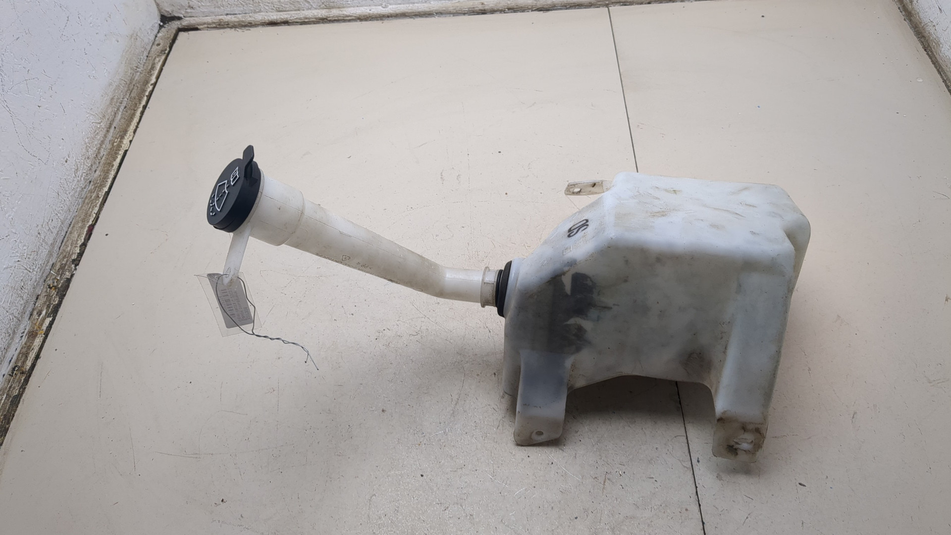 Бачок омывателя лобового стекла