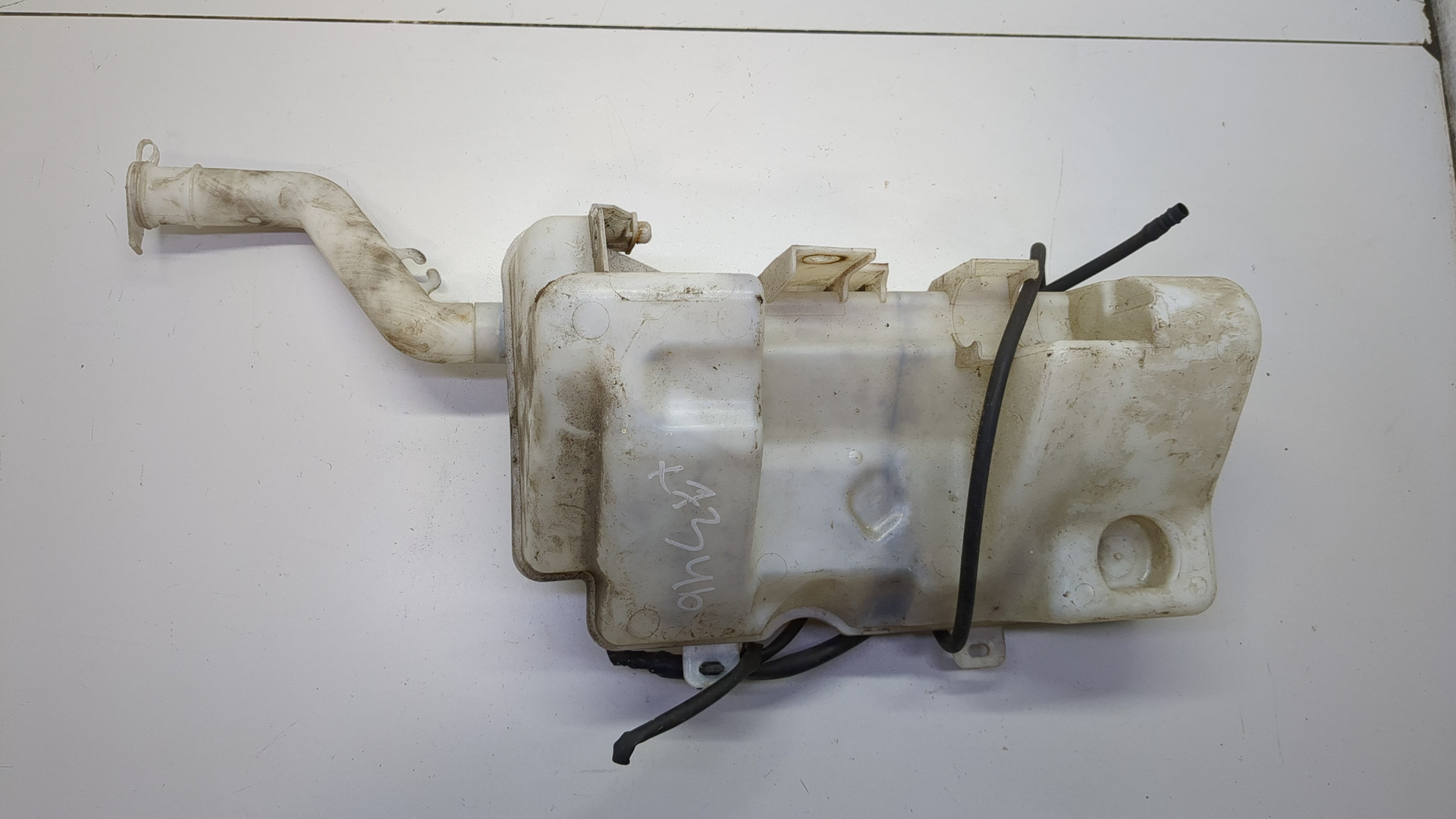 Бачок омывателя лобового стекла