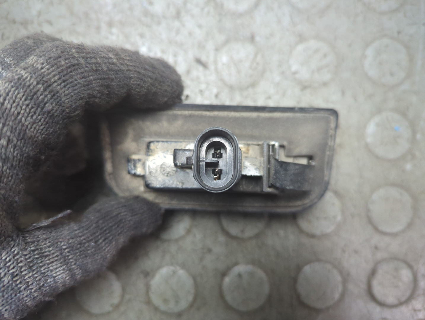 Фонарь подсветки номера