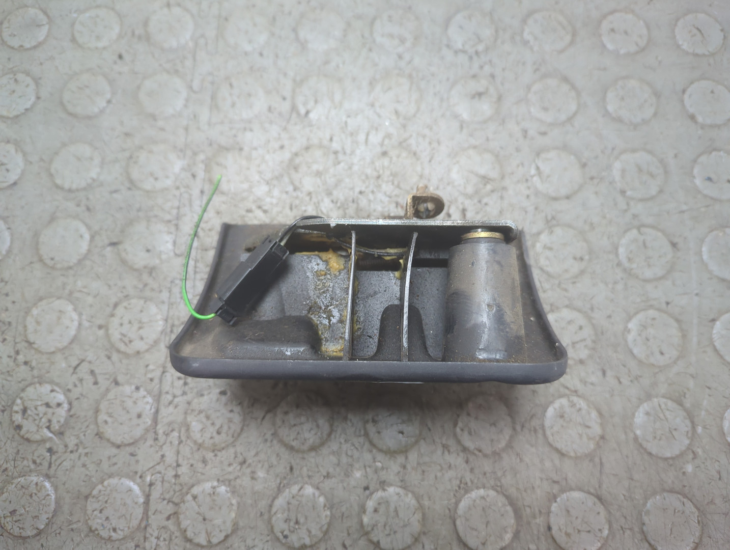 Замок багажника