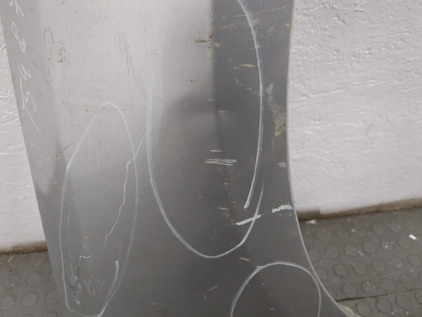 Крыло переднее правое