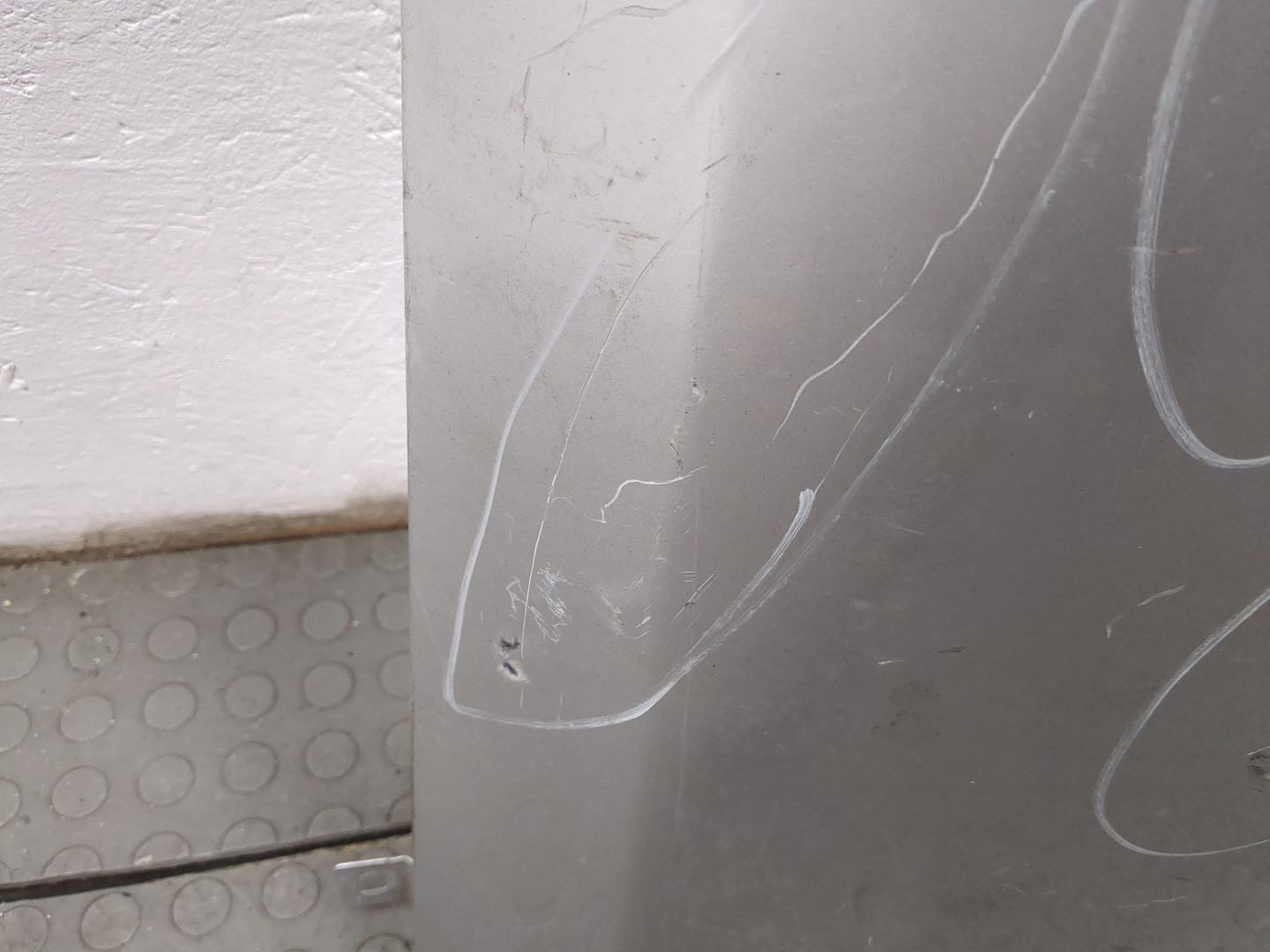 Крыло переднее правое