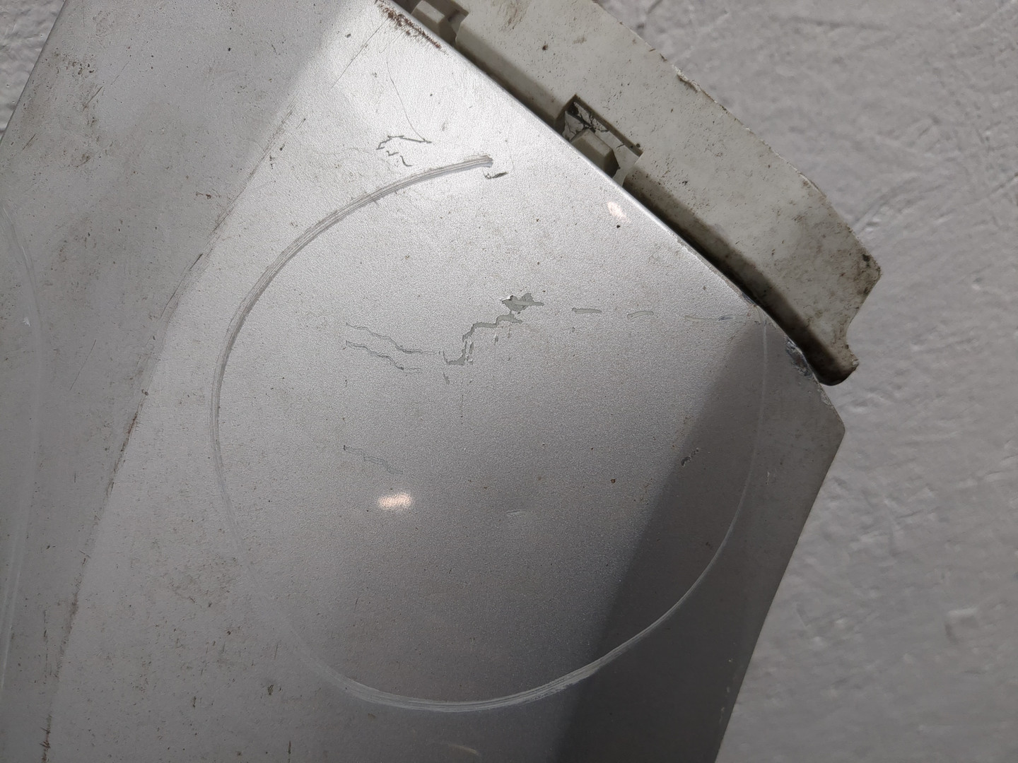 Крыло переднее правое