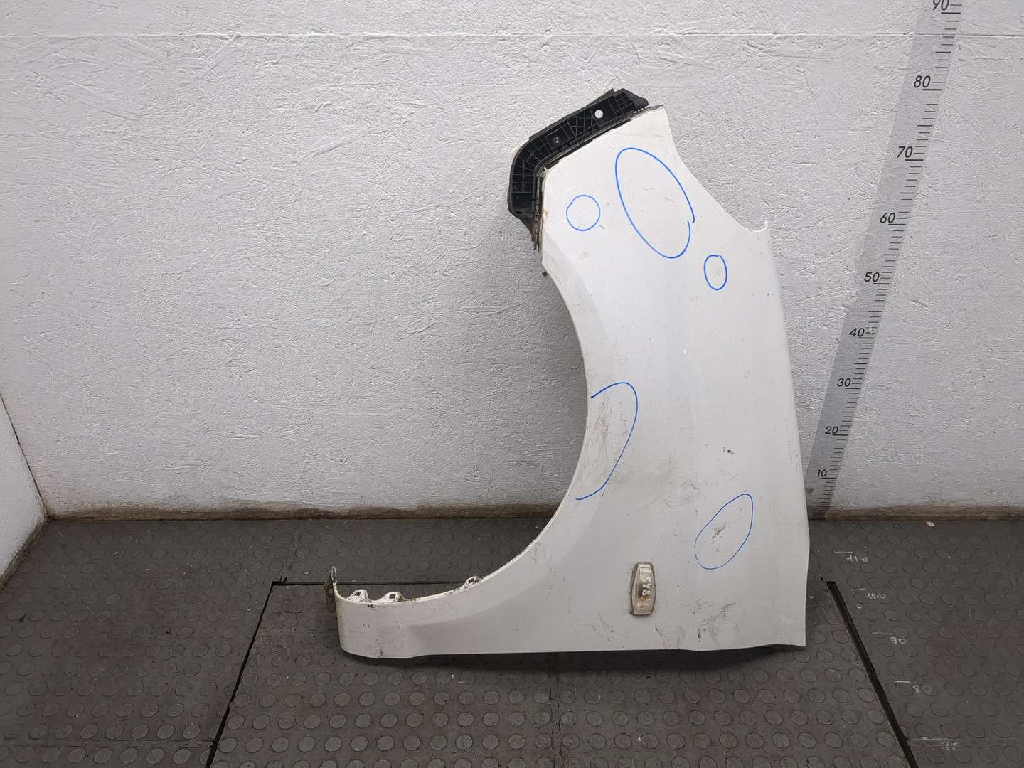 Крыло переднее левое