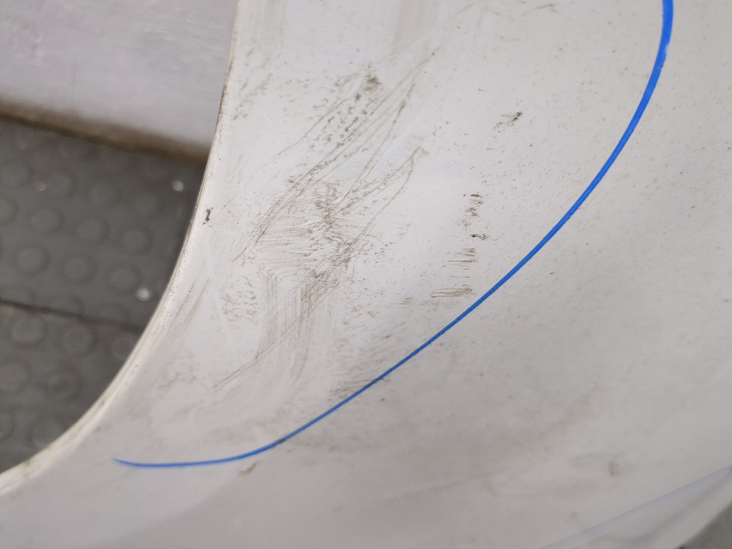 Крыло переднее левое