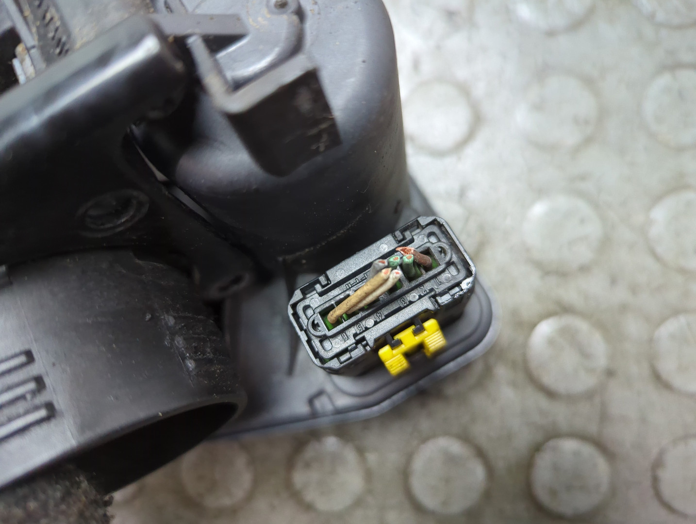 Заслонка дроссельная электрическая