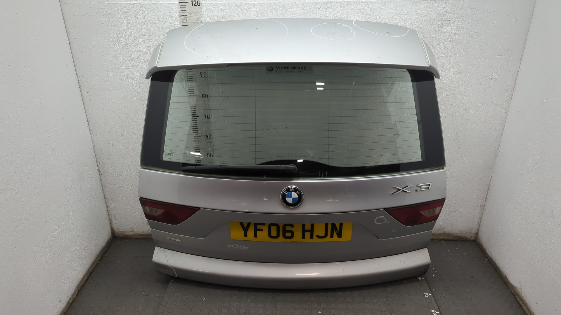 Дверь багажника