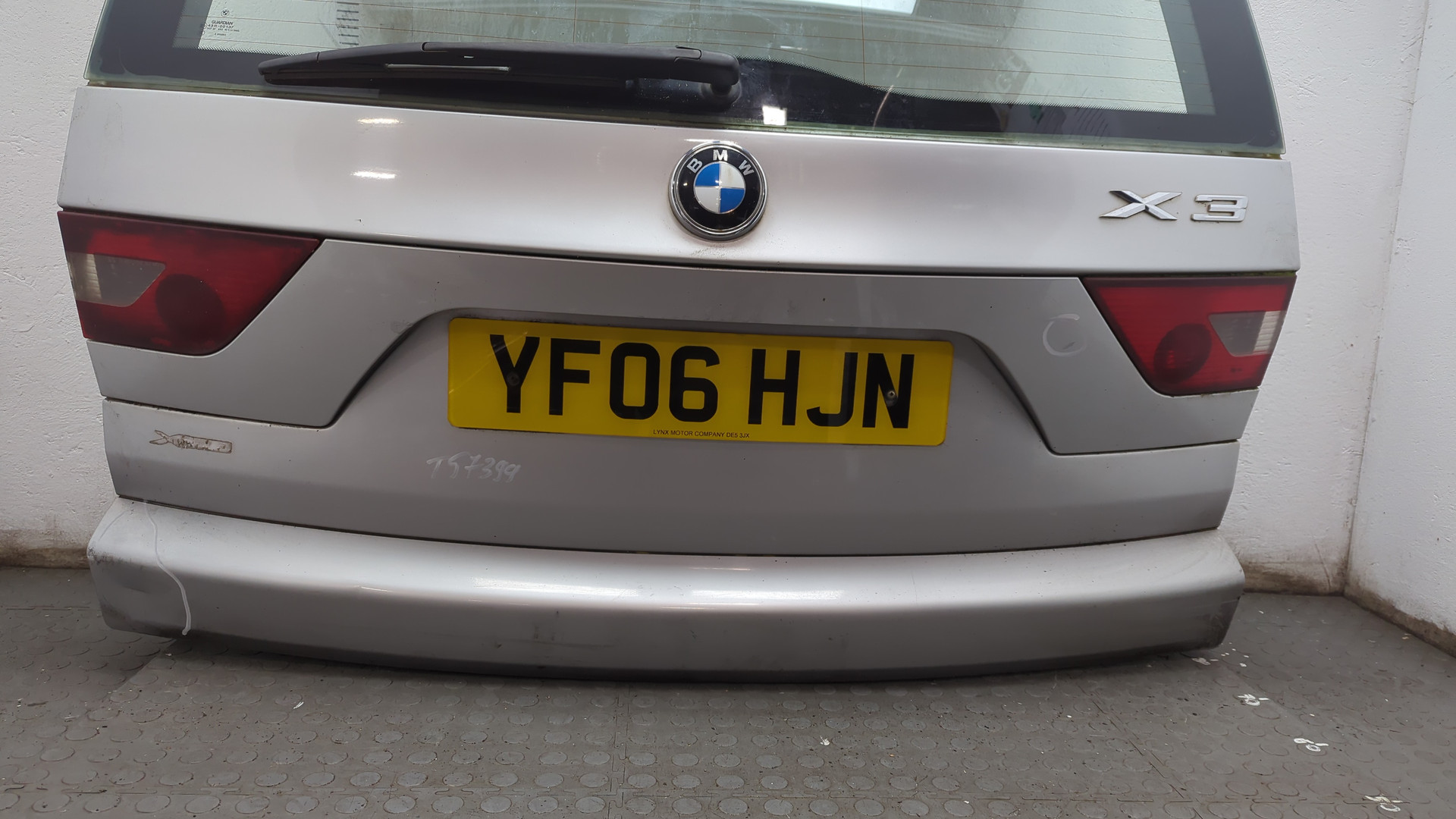 Дверь багажника