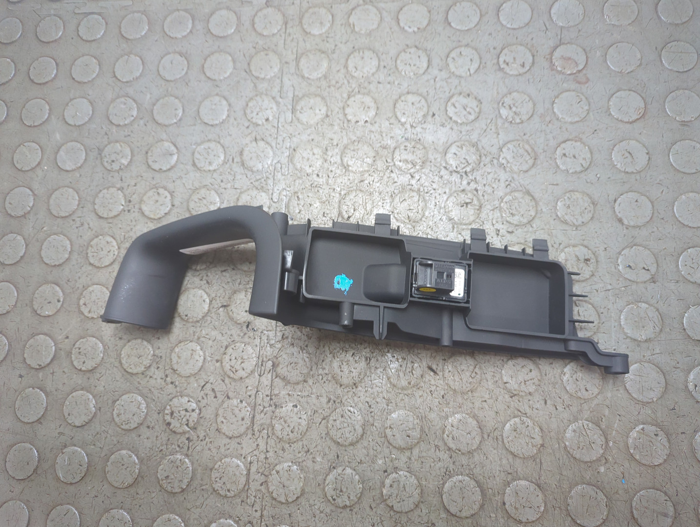 Кнопка стеклоподъемника