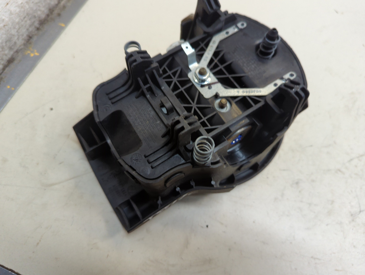 Подушка безопасности в рулевое колесо