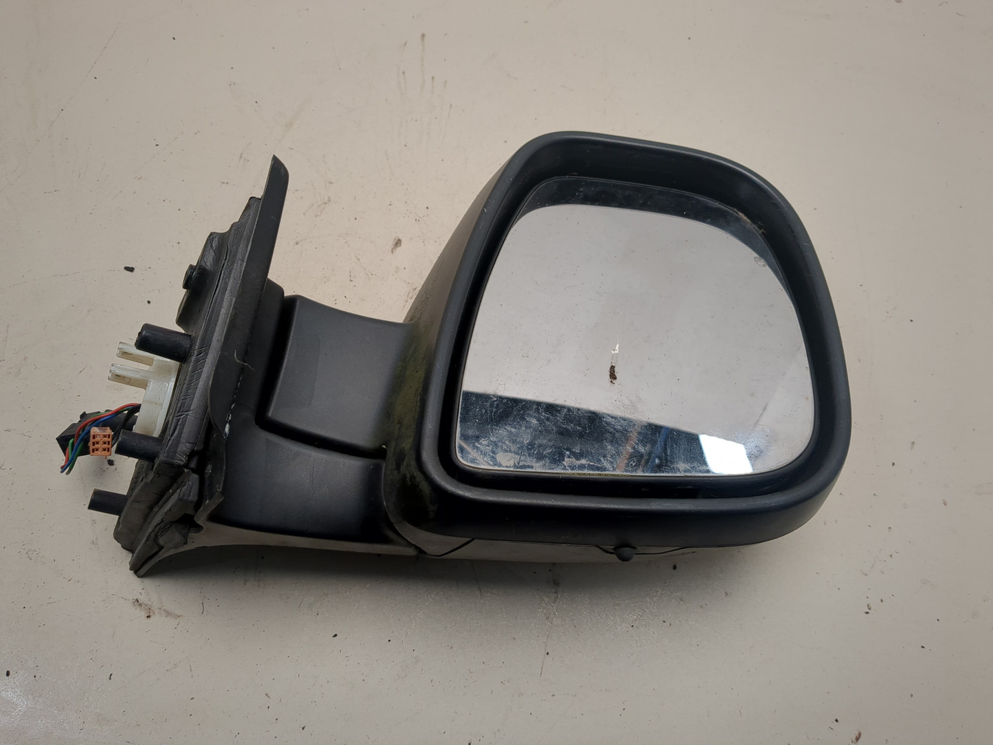 Зеркало правое электрическое