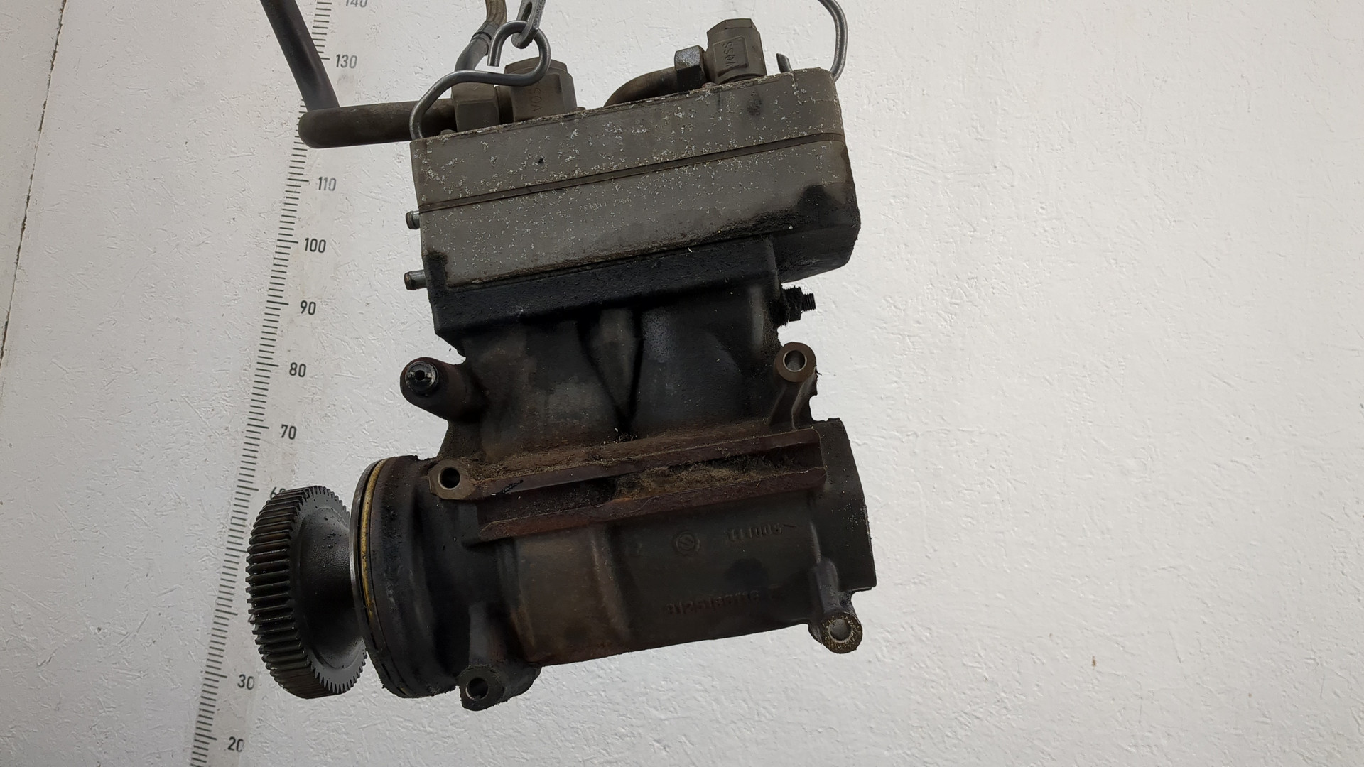 Насос регулировки подвески