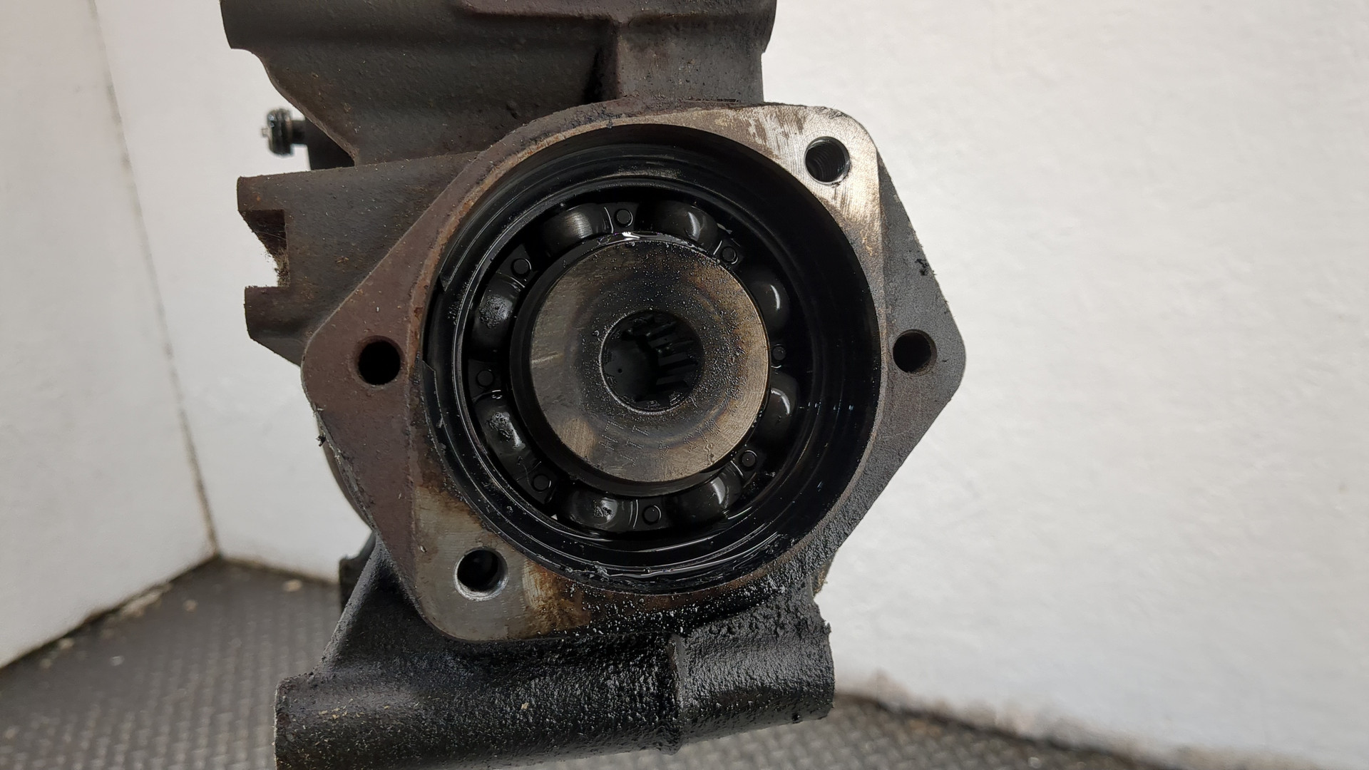 Насос регулировки подвески