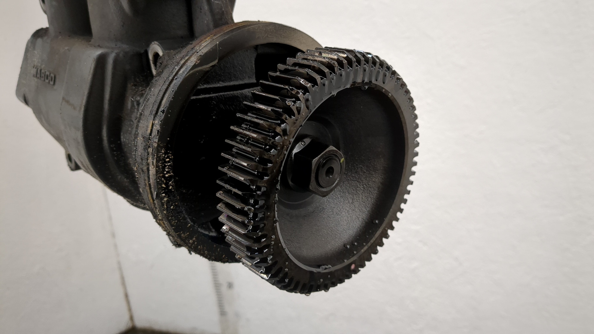 Насос регулировки подвески