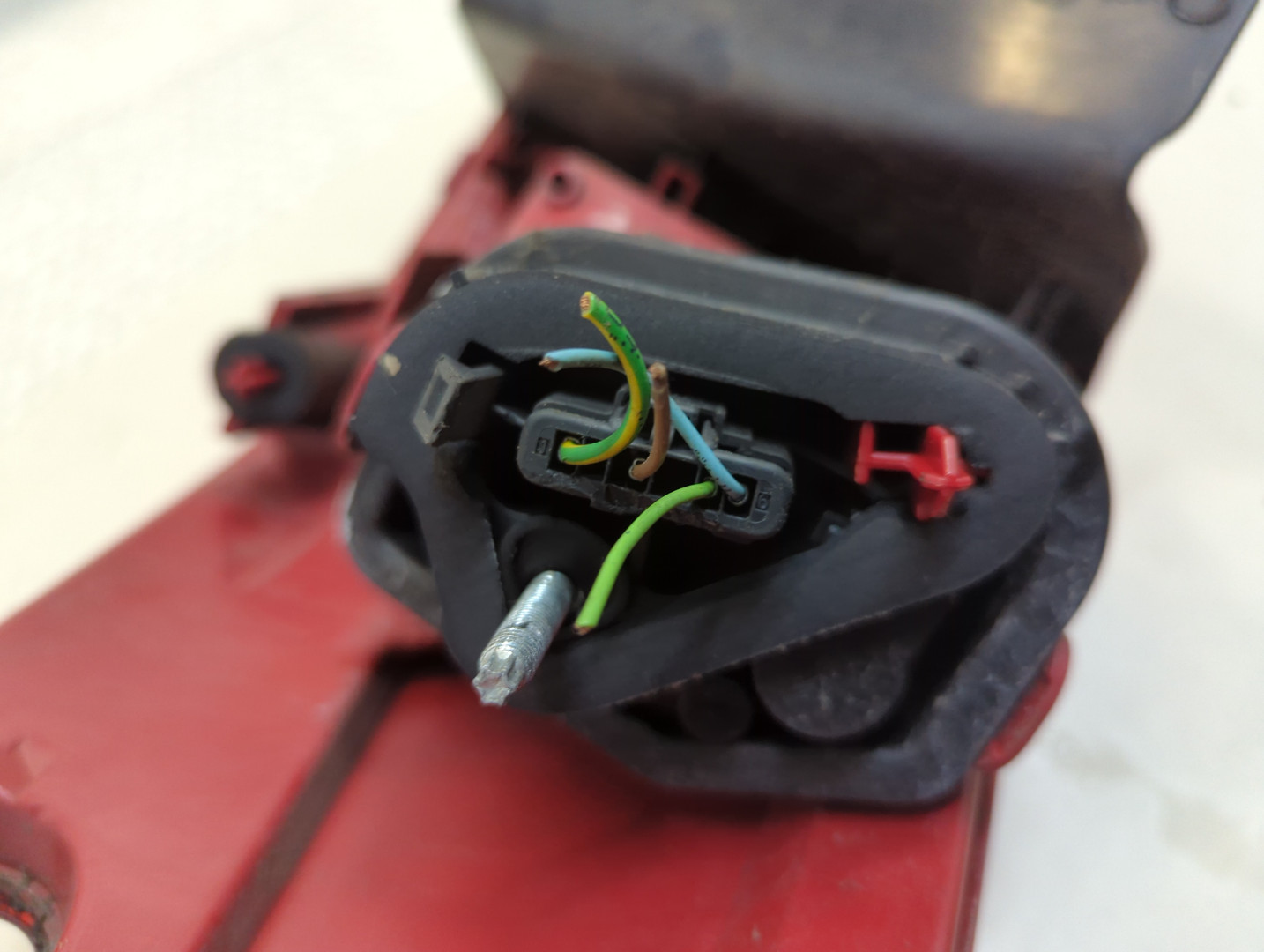 Фонарь задний левый