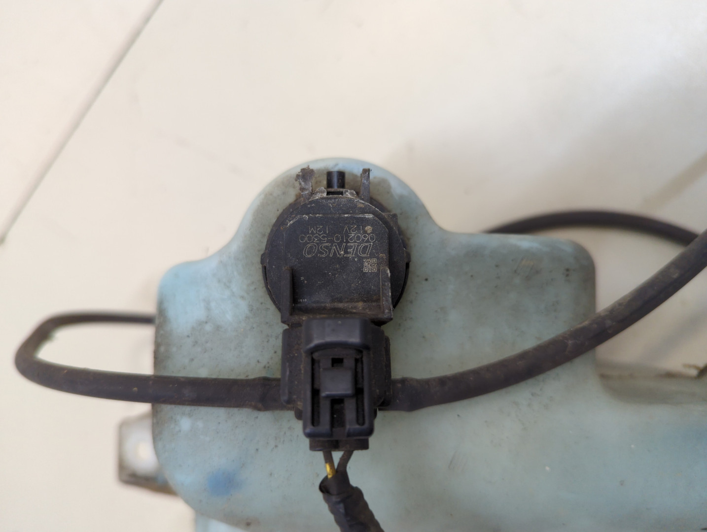 Бачок омывателя лобового стекла