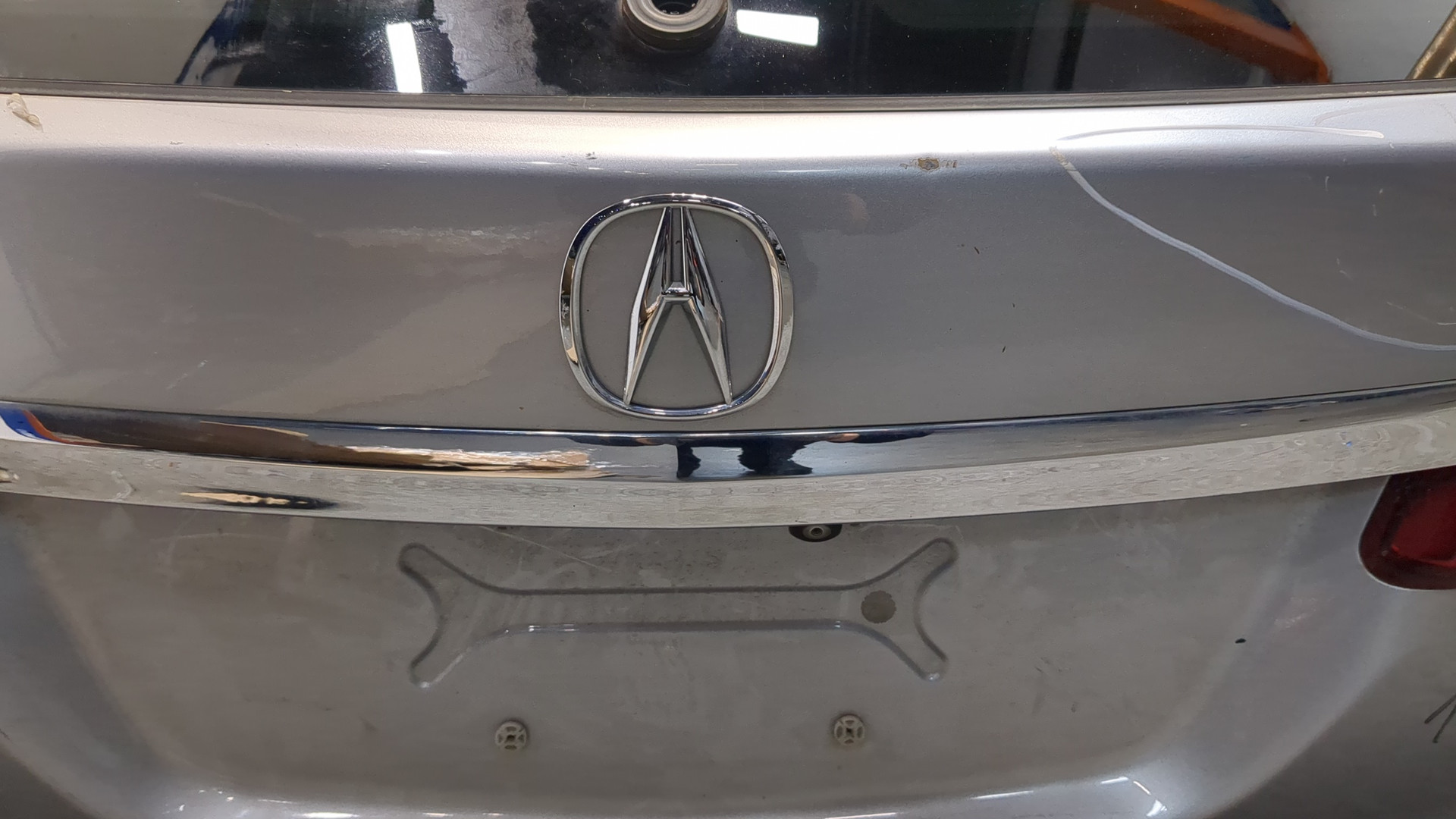 Дверь багажника