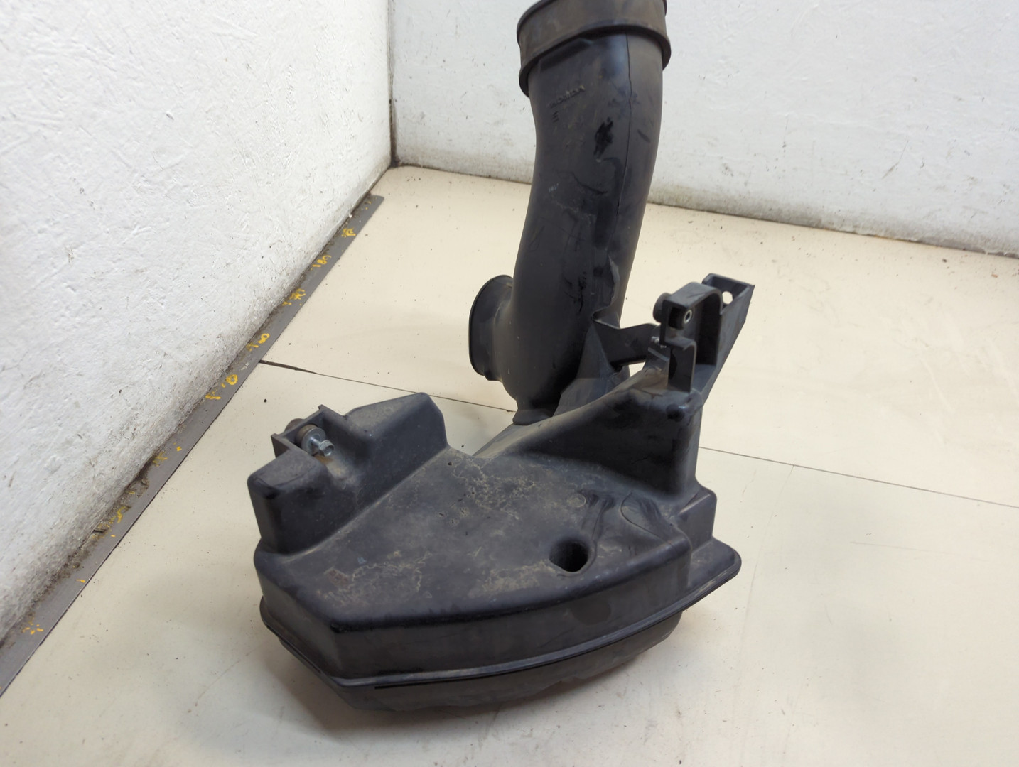 Резонатор воздушного фильтра