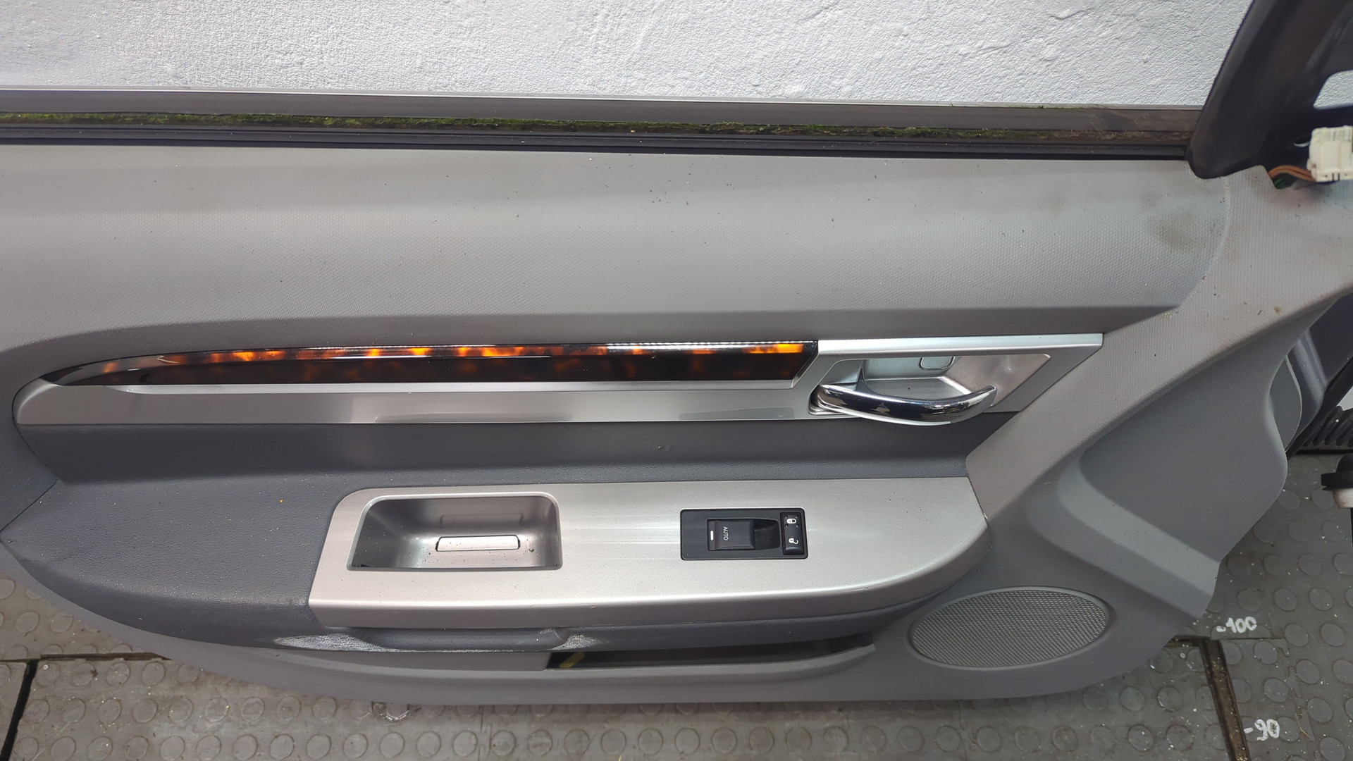 Дверь передняя левая