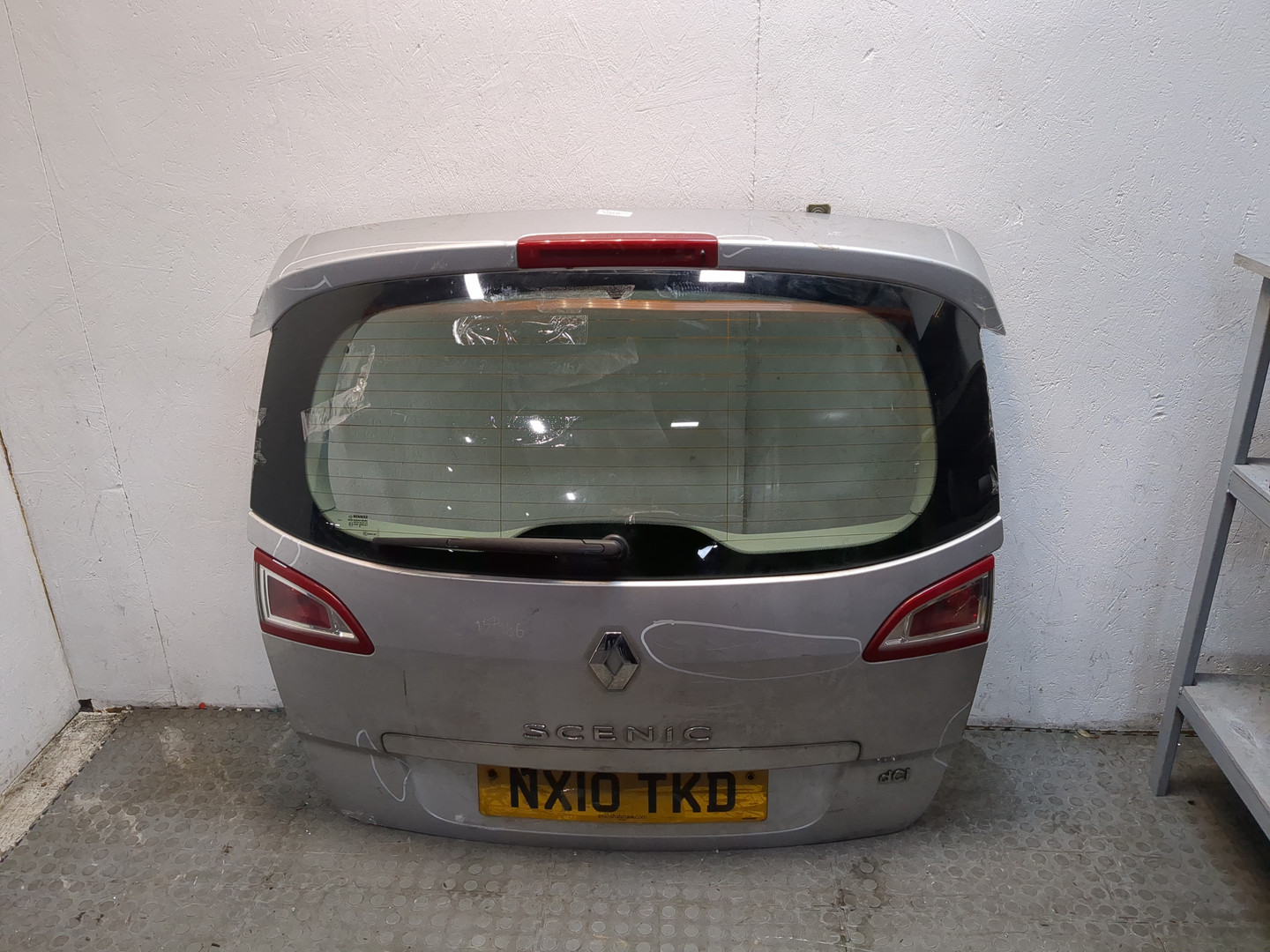 Дверь багажника