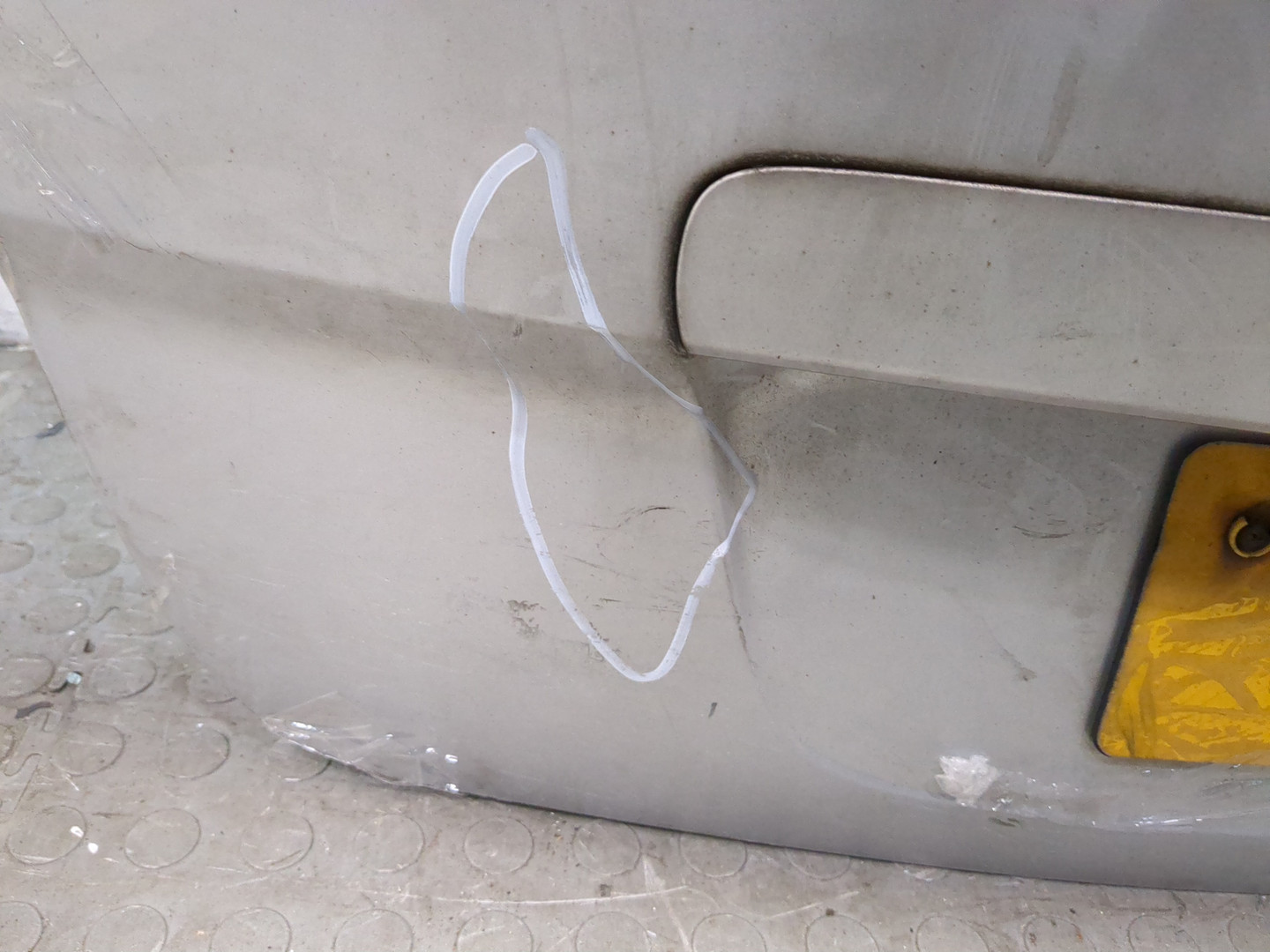 Дверь багажника