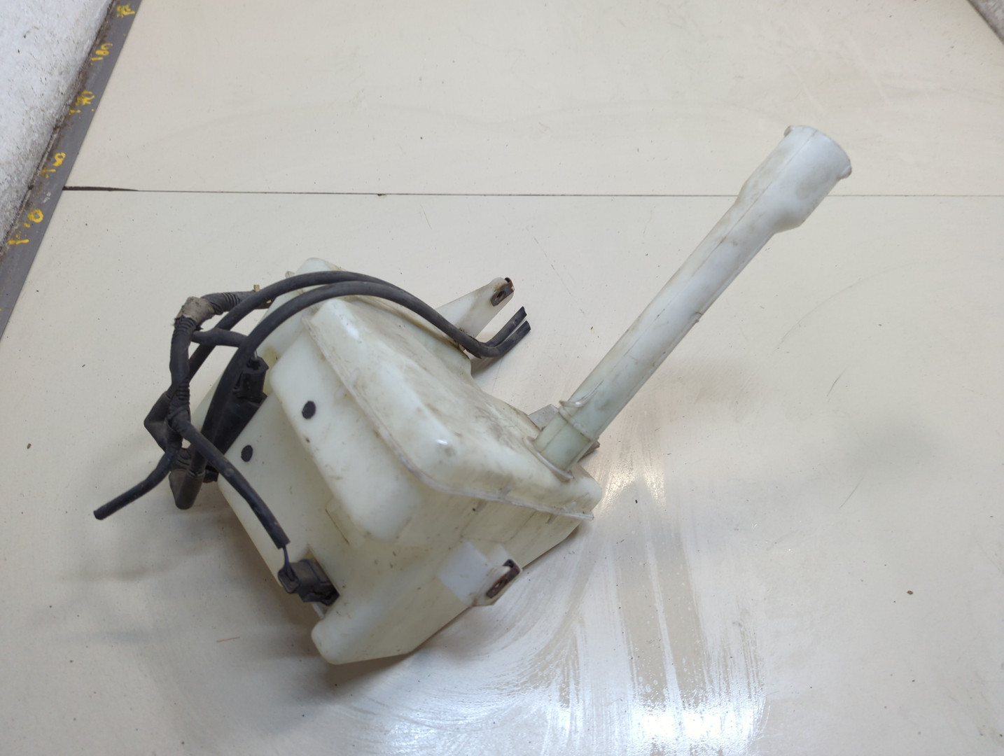 Бачок омывателя лобового стекла