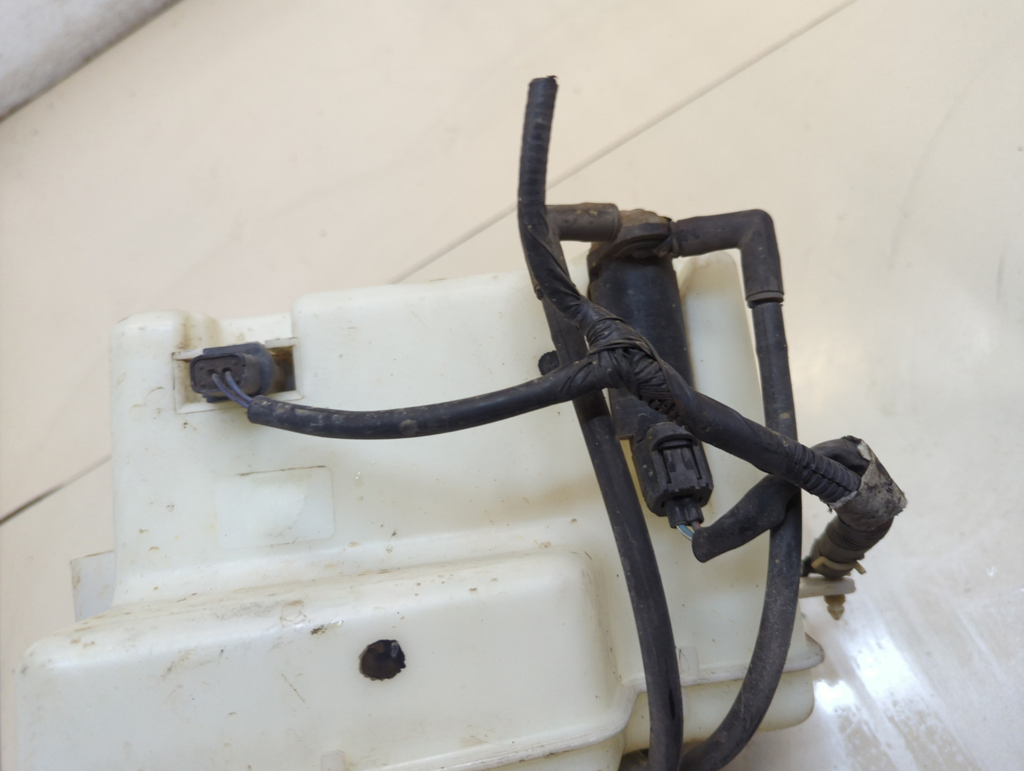 Бачок омывателя лобового стекла