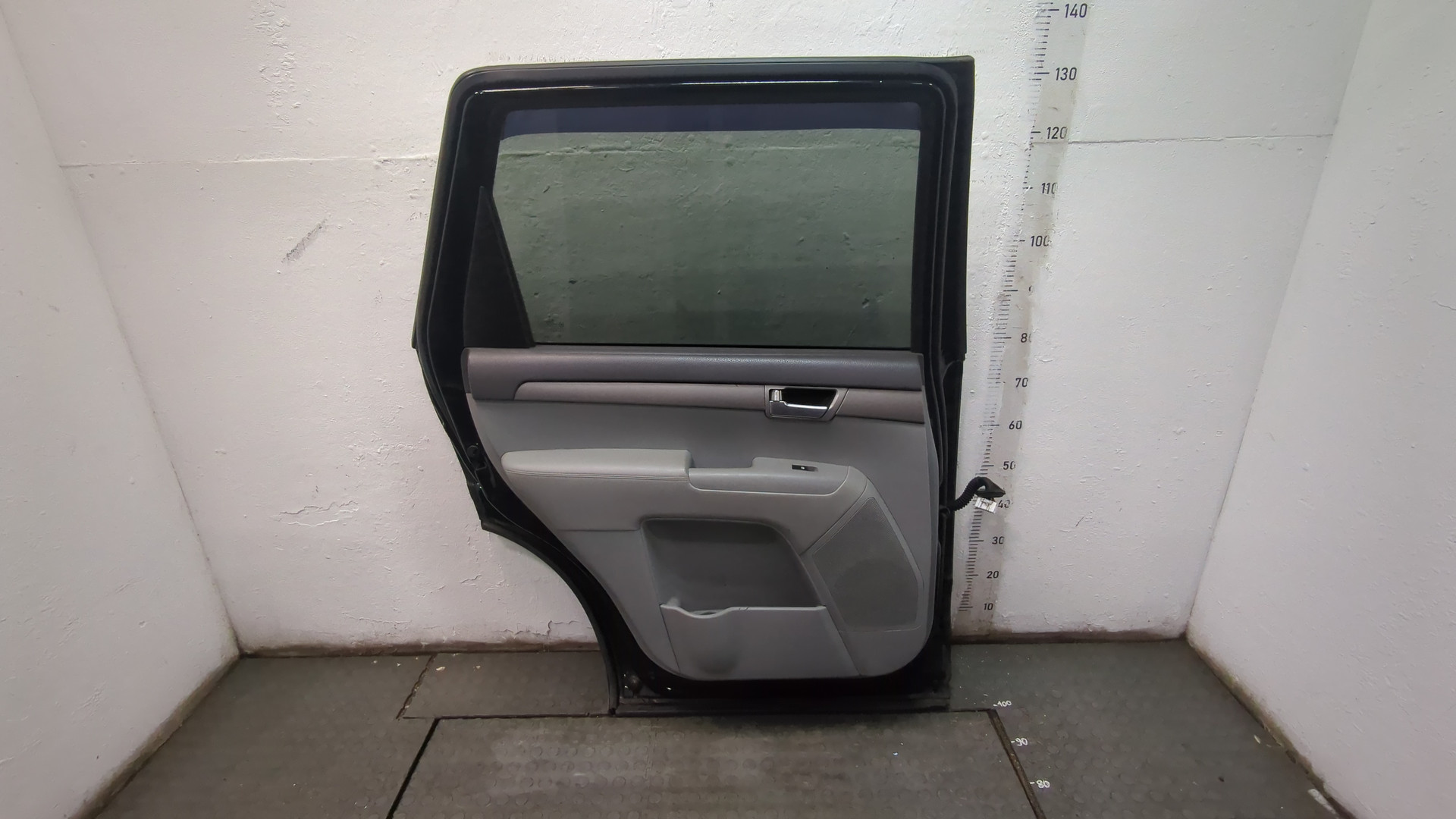 Дверь задняя левая