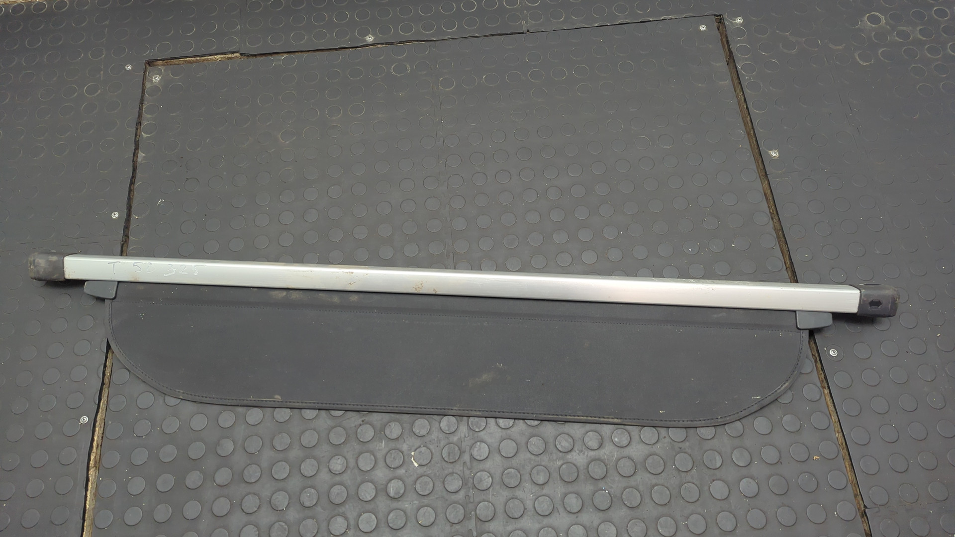 Шторка багажника