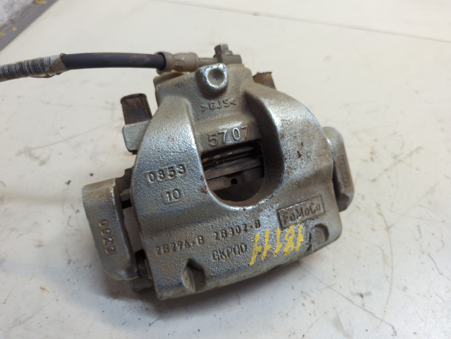 Суппорт передний правый