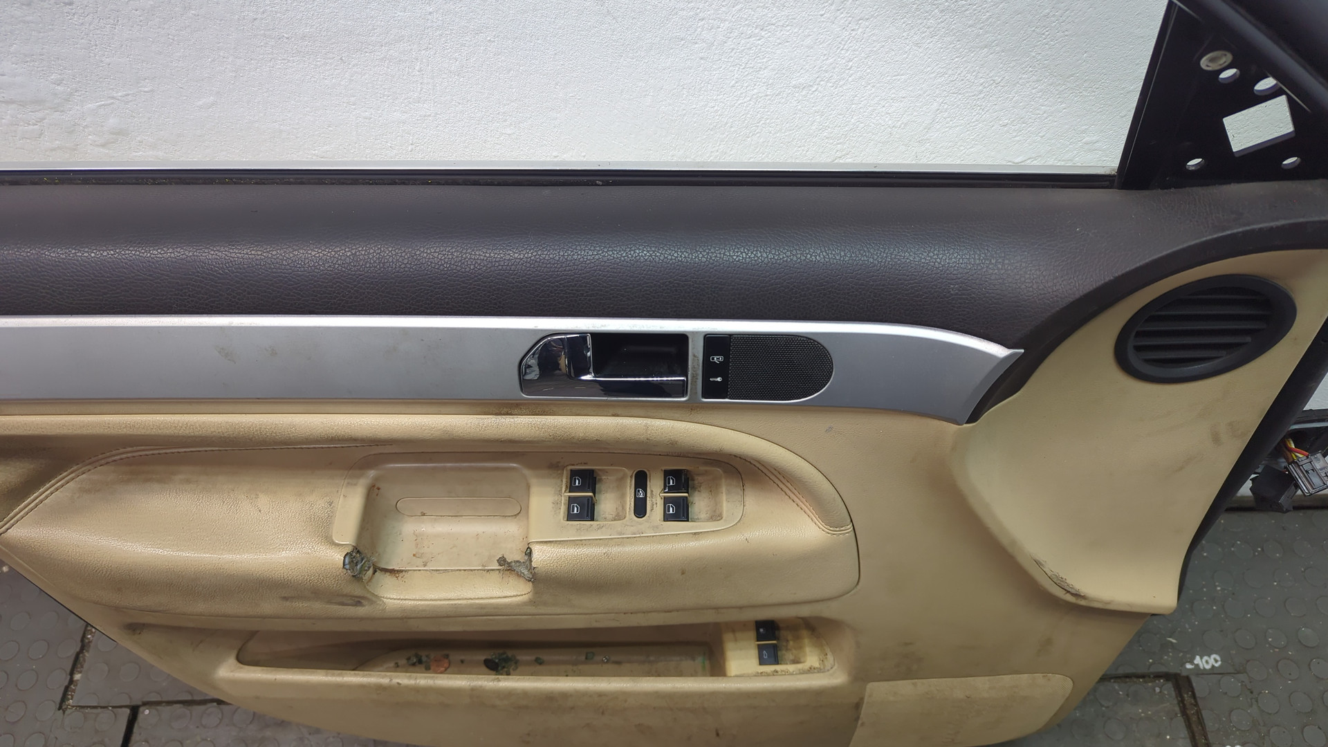 Дверь передняя левая