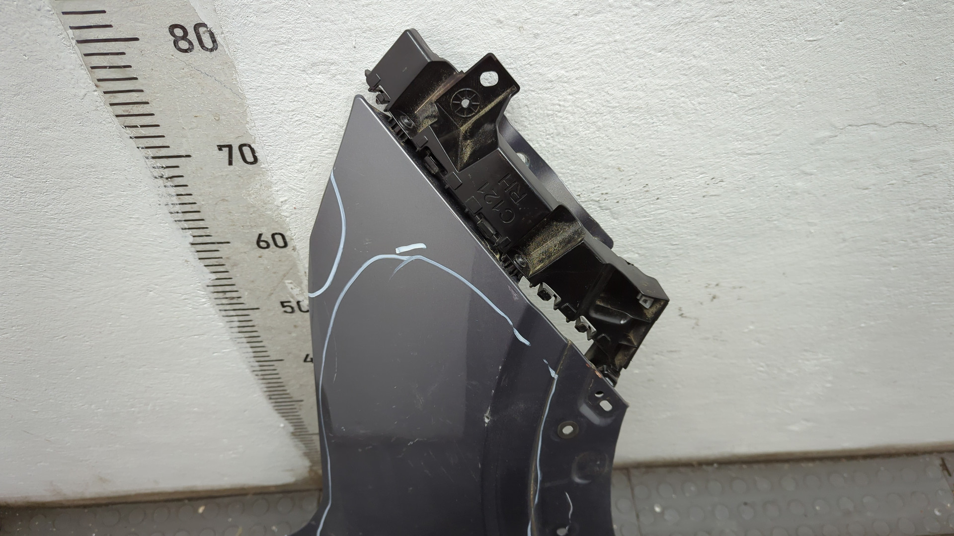 Крыло переднее правое