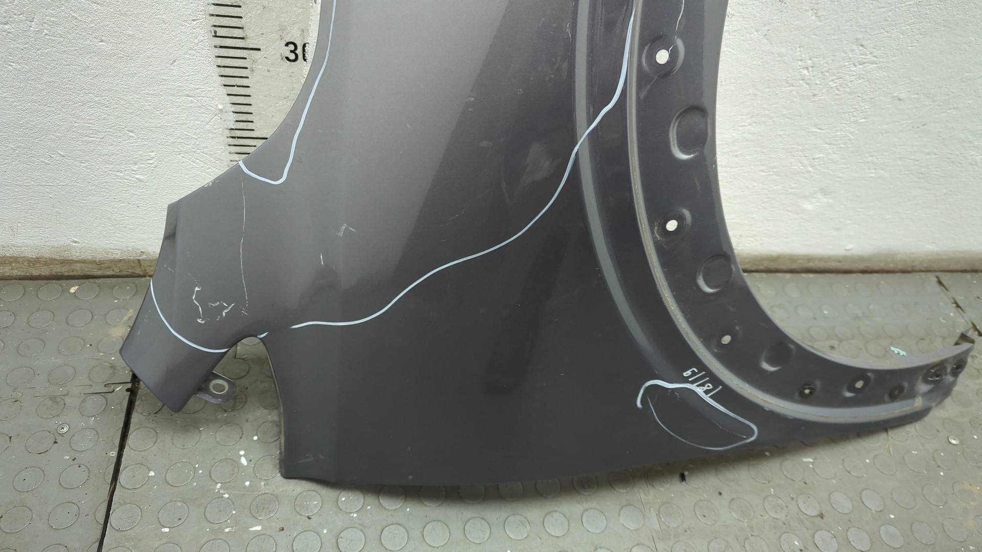 Крыло переднее правое