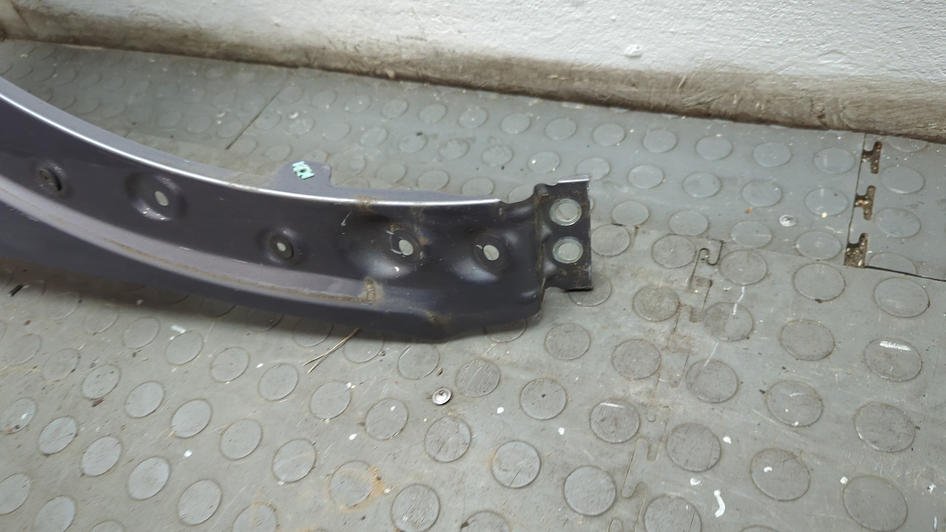 Крыло переднее правое