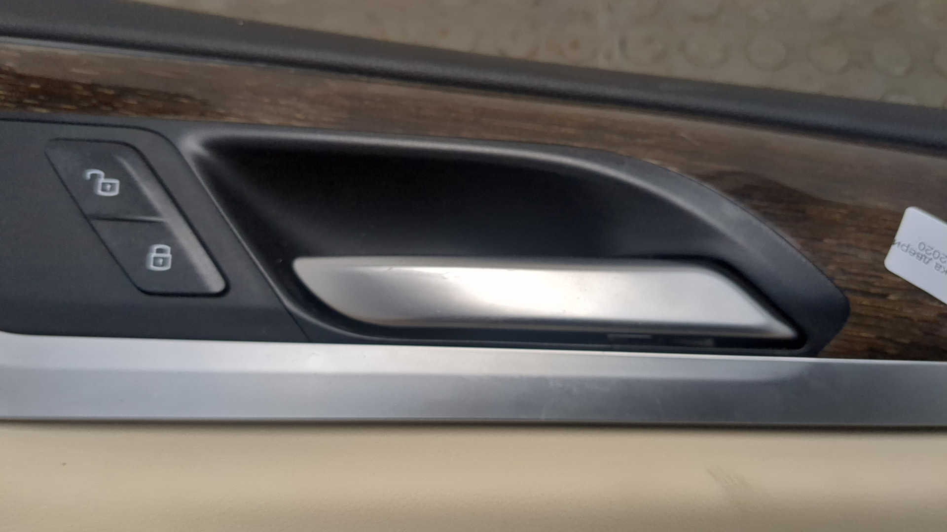 Обшивка двери передней правой