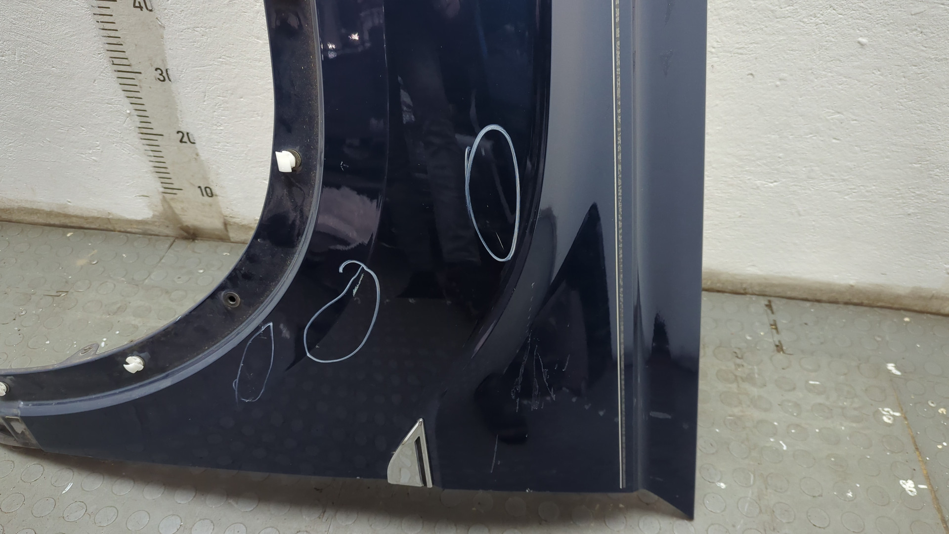 Крыло переднее левое