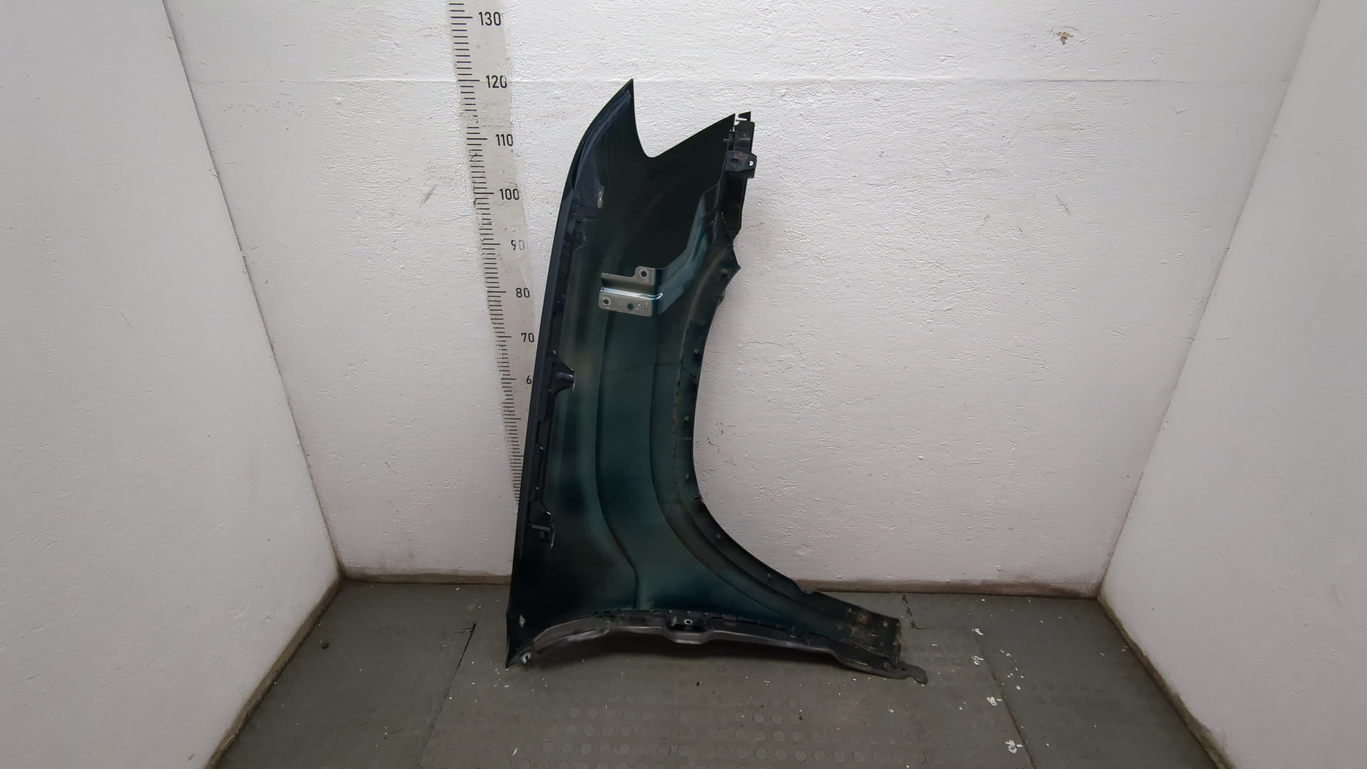 Крыло переднее левое