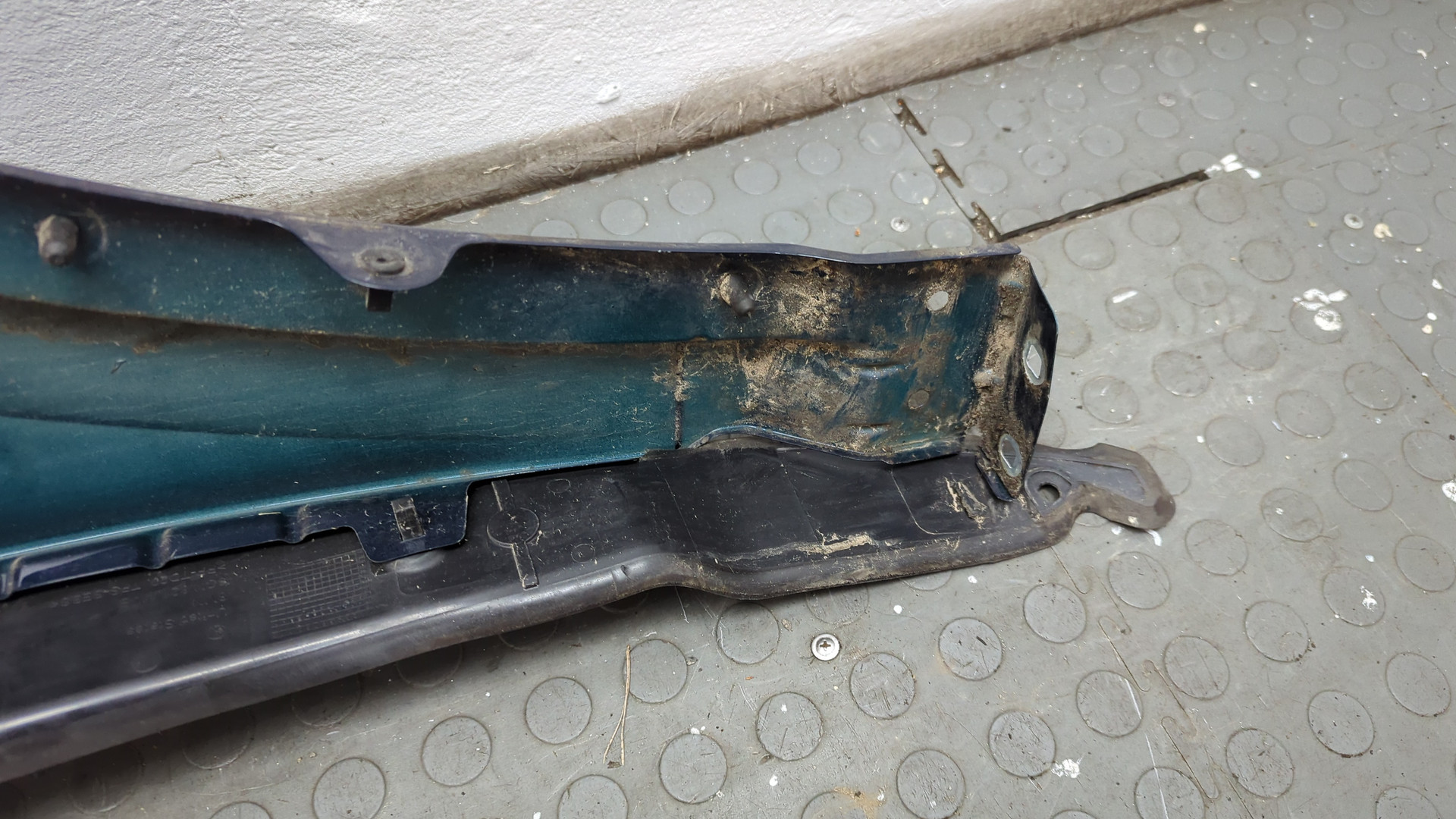 Крыло переднее левое