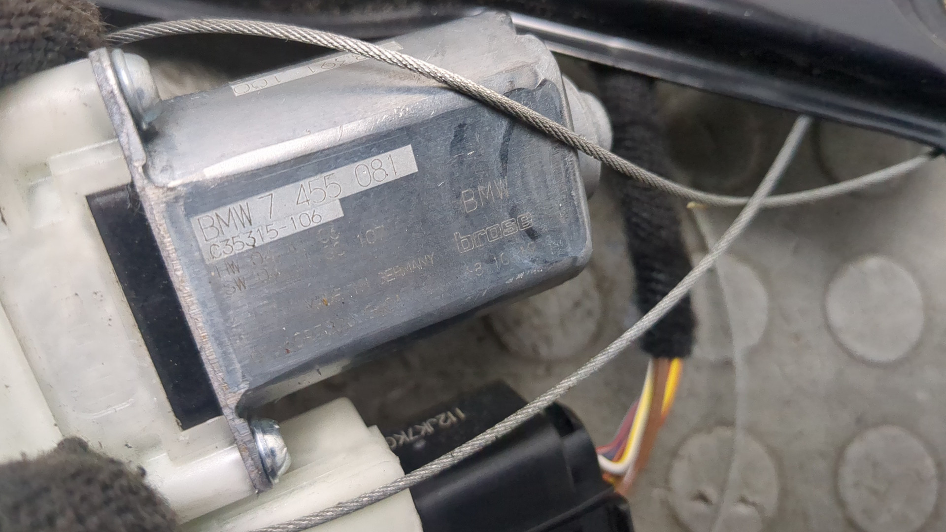 Стеклоподъемник электр. передний правый