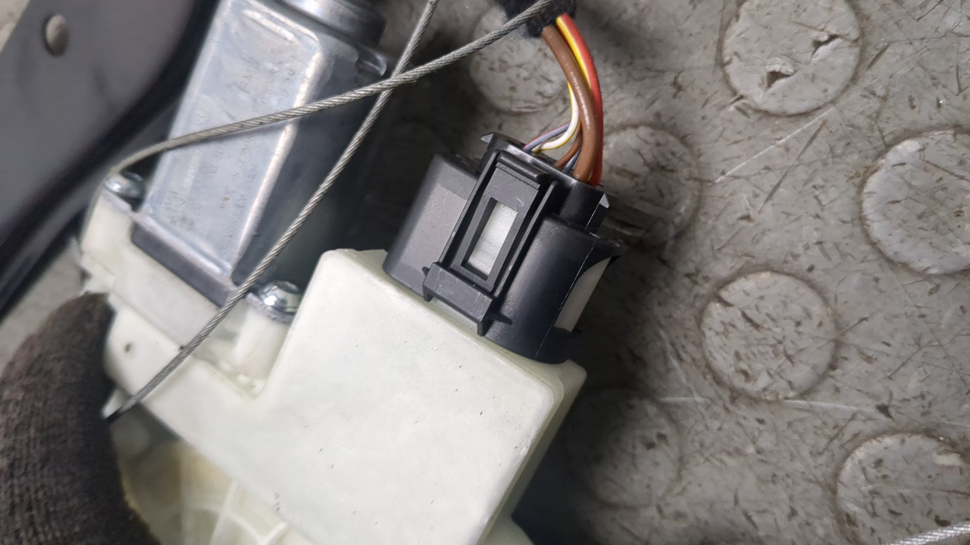 Стеклоподъемник электр. передний правый