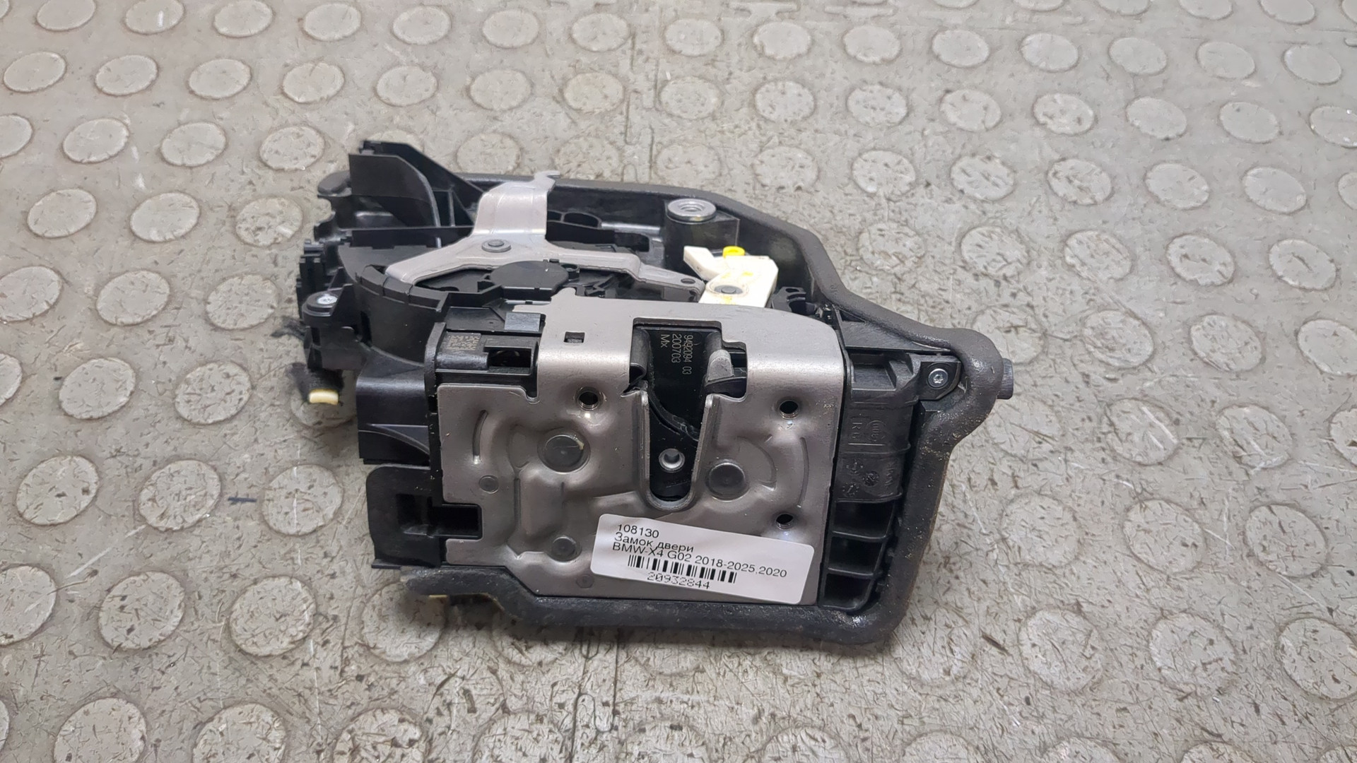 Замок двери передней правой